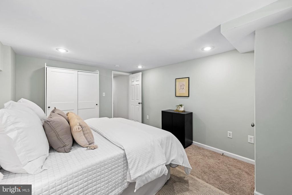 Image 32 of property listing at 1319 CLARKSON ST, Baltimore, MD 21230