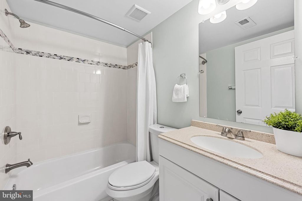 Image 33 of property listing at 1319 CLARKSON ST, Baltimore, MD 21230