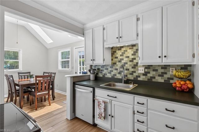 16 Roberts CT E, Portsmouth, VA 23701