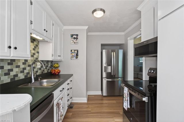 16 Roberts CT E, Portsmouth, VA 23701