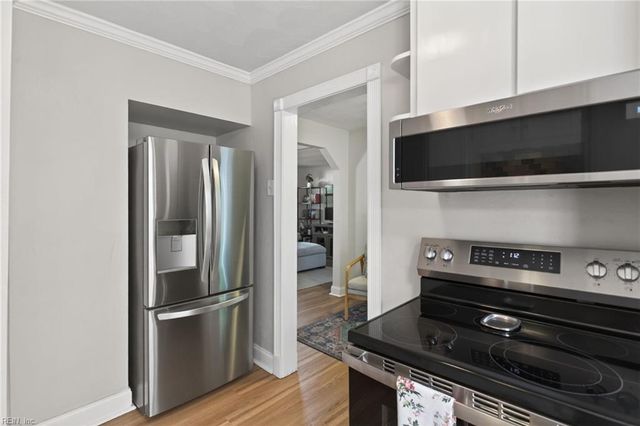 16 Roberts CT E, Portsmouth, VA 23701