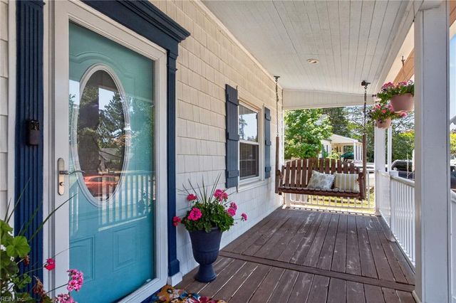 16 Roberts CT E, Portsmouth, VA 23701