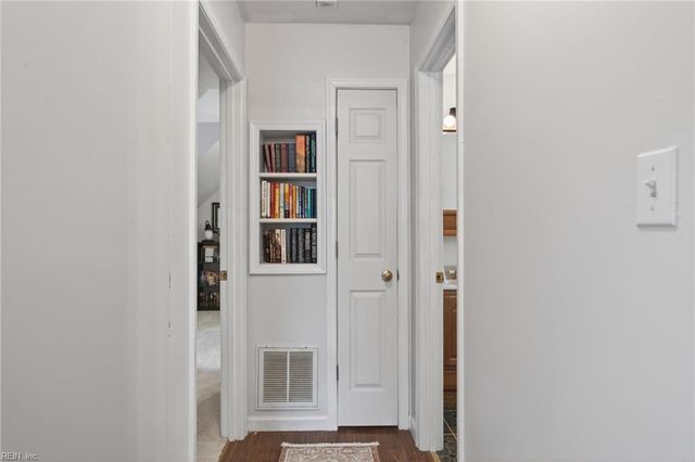 16 Roberts CT E, Portsmouth, VA 23701