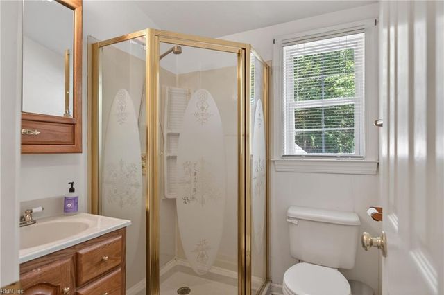 16 Roberts CT E, Portsmouth, VA 23701
