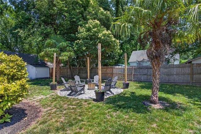 16 Roberts CT E, Portsmouth, VA 23701