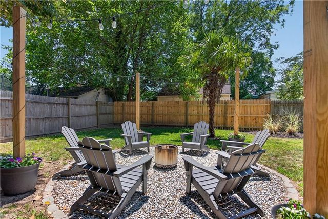 16 Roberts CT E, Portsmouth, VA 23701