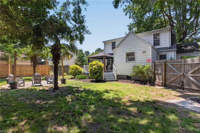 16 Roberts CT E, Portsmouth, VA 23701
