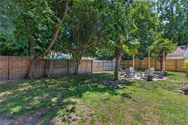 16 Roberts CT E, Portsmouth, VA 23701