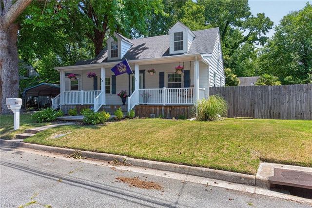 16 Roberts CT E, Portsmouth, VA 23701