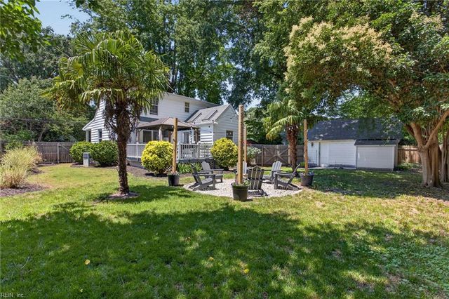 16 Roberts CT E, Portsmouth, VA 23701