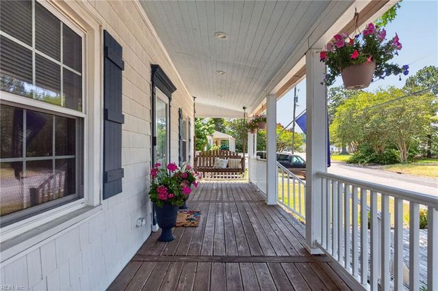 16 Roberts CT E, Portsmouth, VA 23701