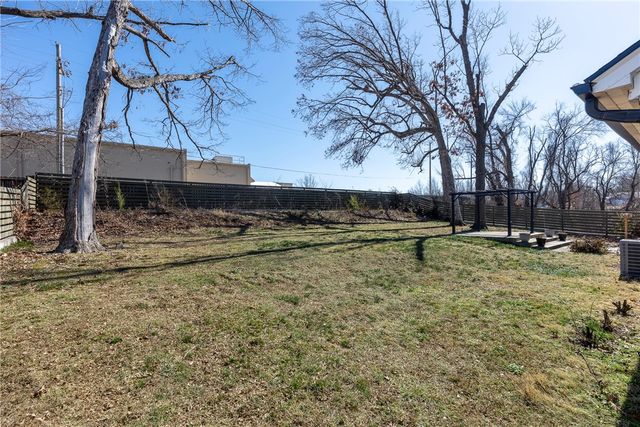 310 NW J Street, Bentonville, AR 72712