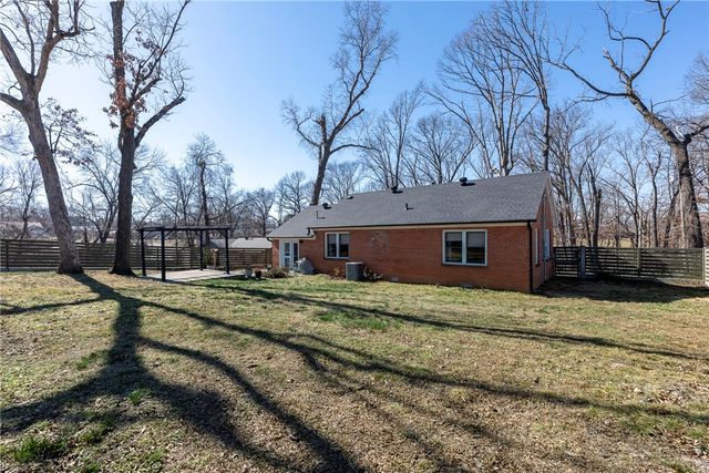 310 NW J Street, Bentonville, AR 72712