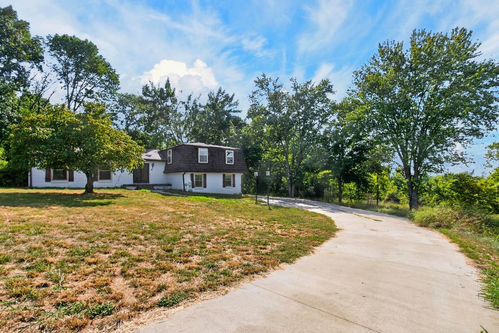 742C Bates Rd, Lebanon, TN 37087