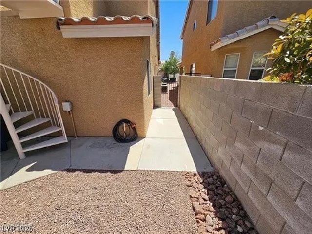 8072 Cimarron Ridge Drive 201, Las Vegas, NV 89128