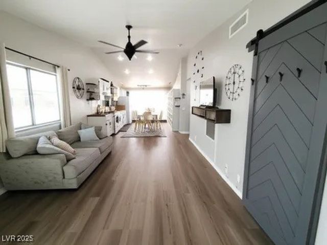 8072 Cimarron Ridge Drive 201, Las Vegas, NV 89128