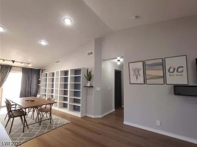 8072 Cimarron Ridge Drive 201, Las Vegas, NV 89128