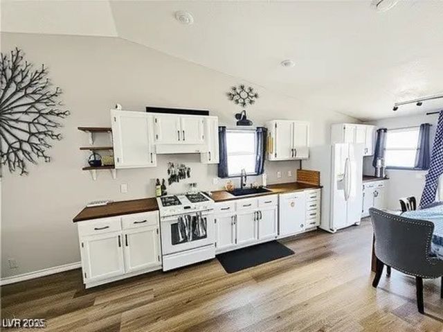 8072 Cimarron Ridge Drive 201, Las Vegas, NV 89128