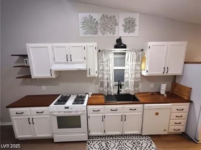 8072 Cimarron Ridge Drive 201, Las Vegas, NV 89128