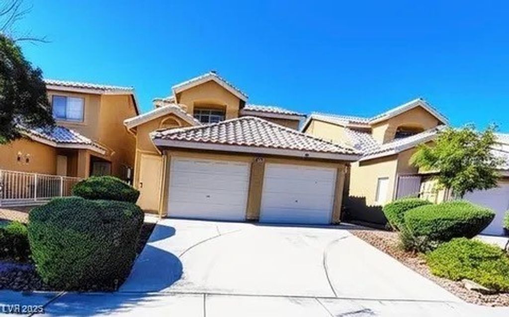8072 Cimarron Ridge Drive 201, Las Vegas, NV 89128