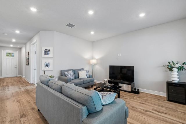 3920 W LEMON STREET, Tampa, FL 33609