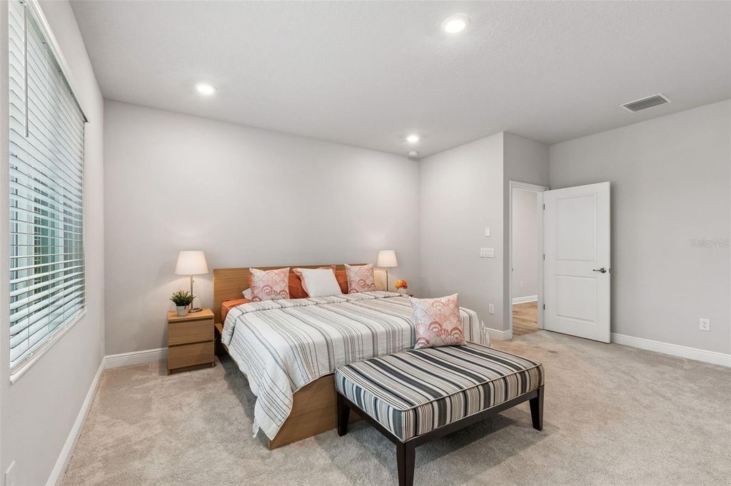 Image 37 of property listing at 3920 W LEMON STREET, Tampa, FL 33609