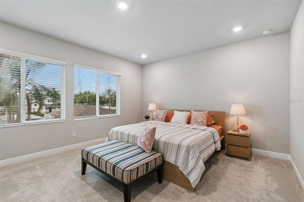 Image 40 of property listing at 3920 W LEMON STREET, Tampa, FL 33609