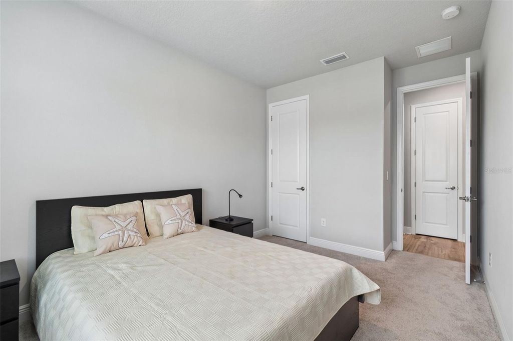 Image 8 of property listing at 3920 W LEMON STREET, Tampa, FL 33609