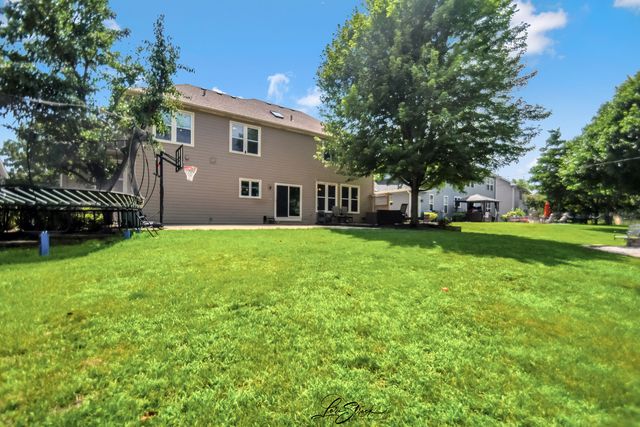 3172 SECRETARIAT Drive, Aurora, IL 60502