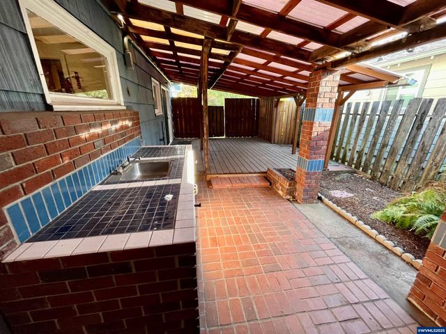 2049 Front Av NE, Albany, OR 97322
