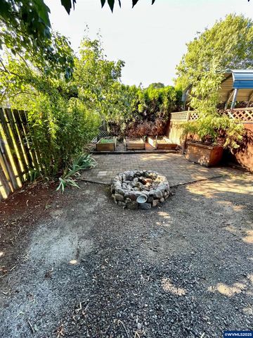 2049 Front Av NE, Albany, OR 97322