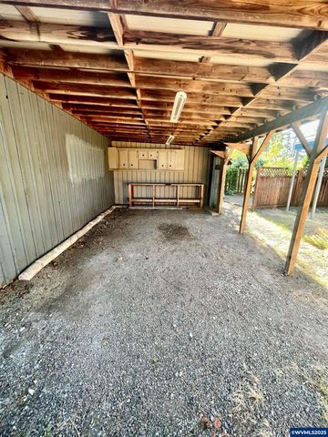 2049 Front Av NE, Albany, OR 97322