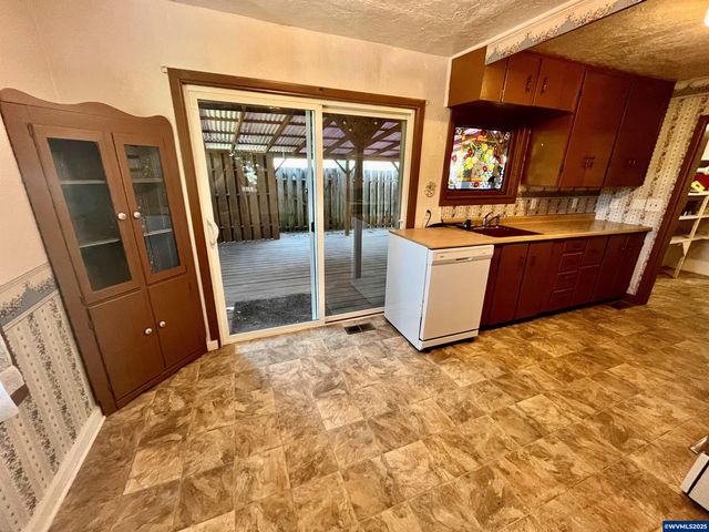 2049 Front Av NE, Albany, OR 97322