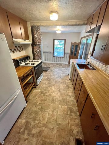 2049 Front Av NE, Albany, OR 97322