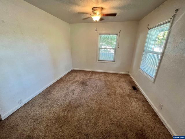 2049 Front Av NE, Albany, OR 97322