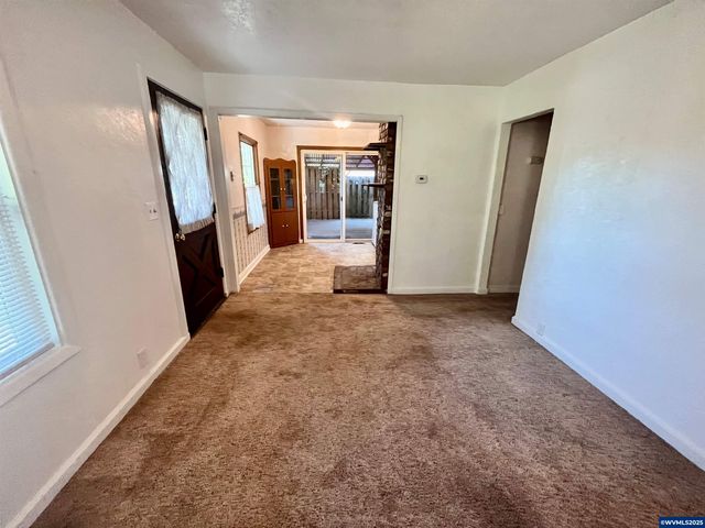 2049 Front Av NE, Albany, OR 97322