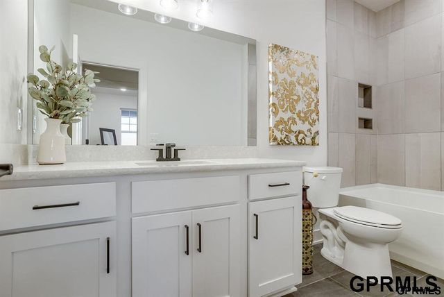 10209 S 180 Avenue Circle, Omaha, NE 68136