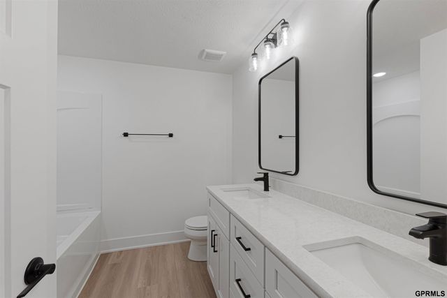 10209 S 180 Avenue Circle, Omaha, NE 68136