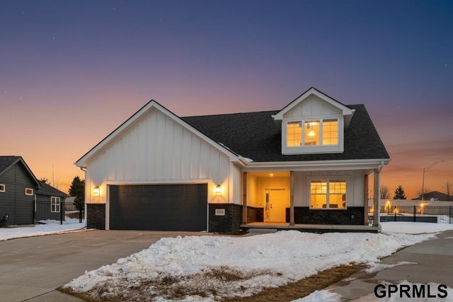 10209 S 180 Avenue Circle, Omaha, NE 68136