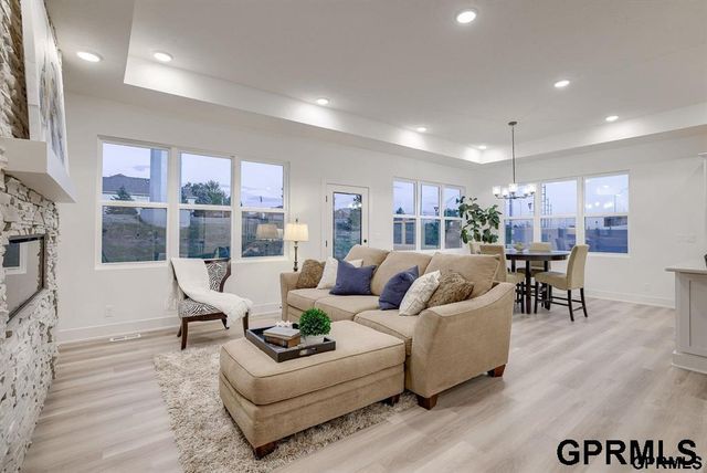 10209 S 180 Avenue Circle, Omaha, NE 68136