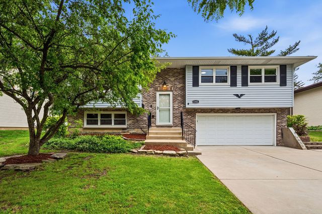 7341 East Avenue, Hanover Park, IL 60133