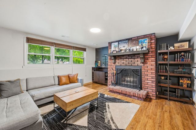 7341 East Avenue, Hanover Park, IL 60133