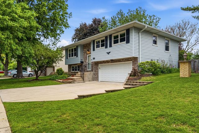 7341 East Avenue, Hanover Park, IL 60133
