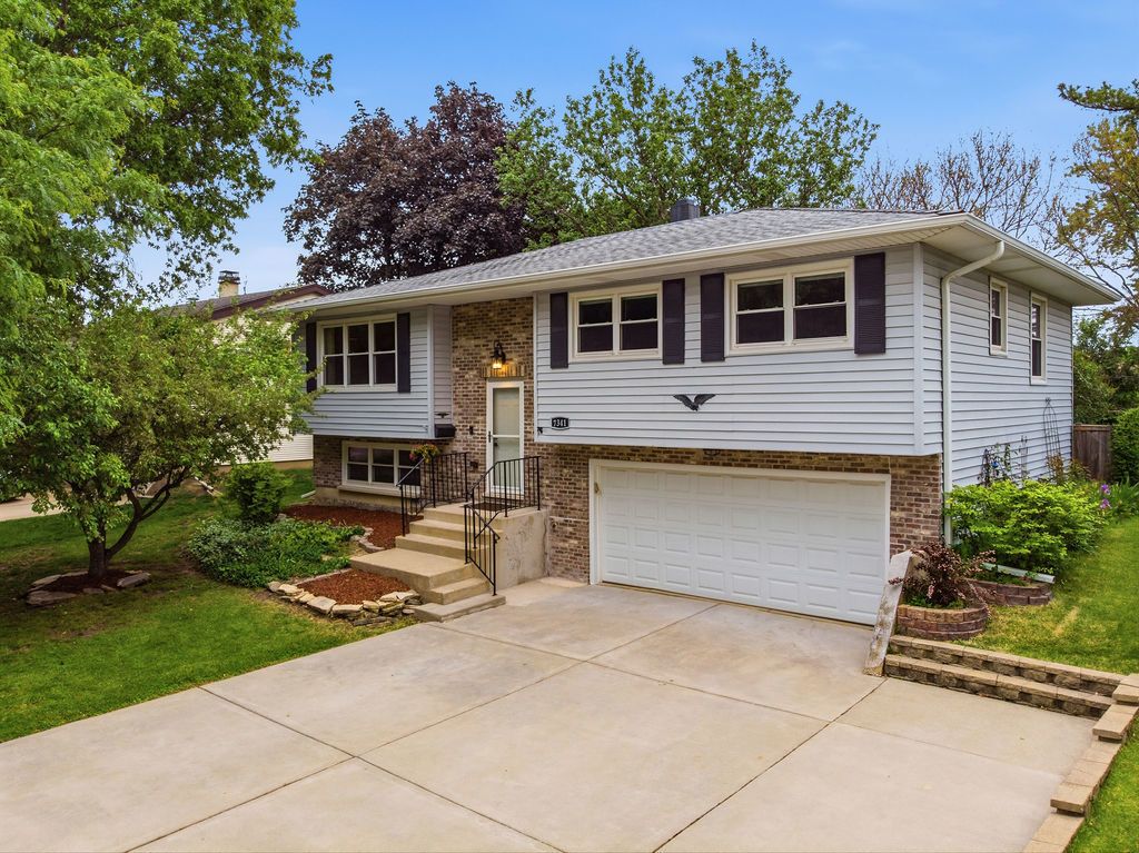 7341 East Avenue, Hanover Park, IL 60133