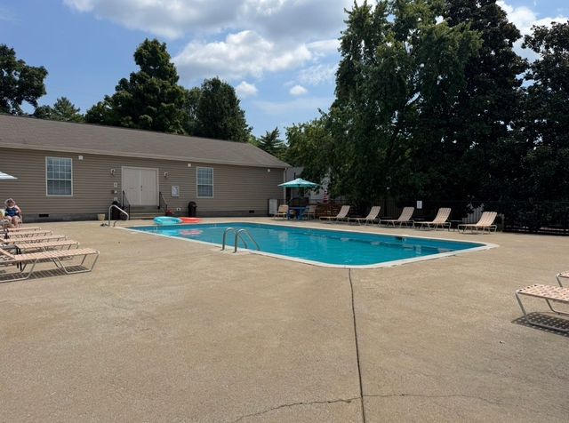 102 River Bend Rd, Hendersonville, TN 37075