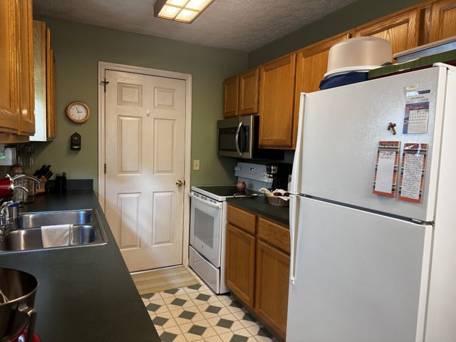 102 River Bend Rd, Hendersonville, TN 37075