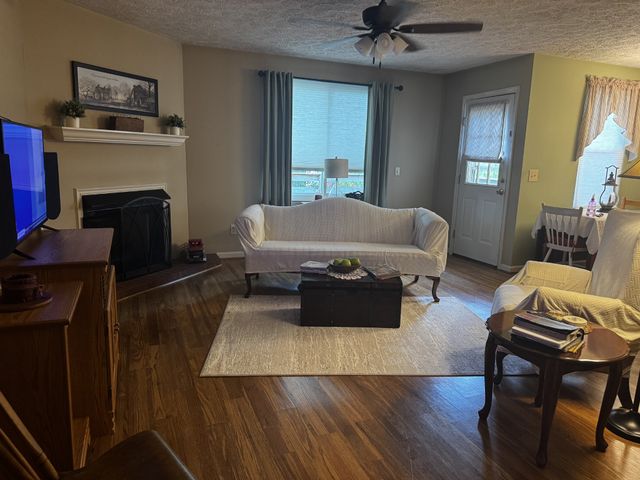 102 River Bend Rd, Hendersonville, TN 37075