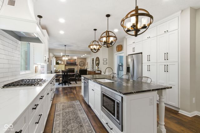 129 E Laredo Way N, Carmel, IN 46032