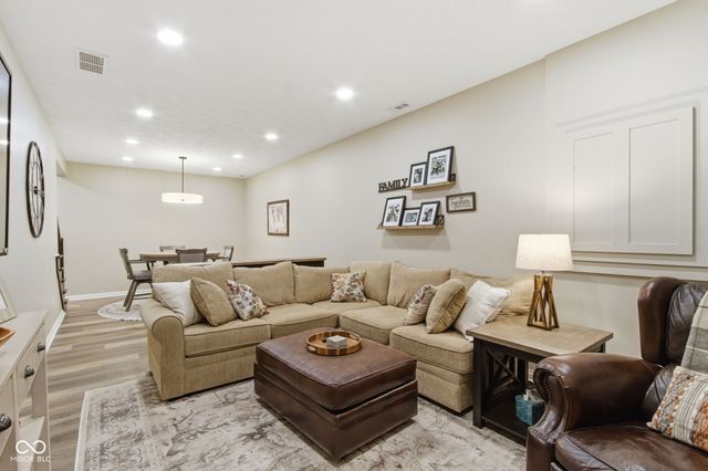 129 E Laredo Way N, Carmel, IN 46032