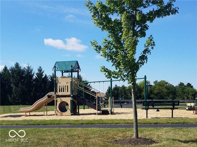 129 E Laredo Way N, Carmel, IN 46032